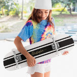Klassisches weißes schwarzes Racing Streifen Gold  Skateboard<br><div class="desc">Erstellen Sie Ihre eigenen, personalisierten, klassischen schwarz-weißen Rennstreifen, coole, stilvolle, elegante Imitate Gold Typografie Drehbuch, beste Qualität harten Rock-Ahorn-Wettkampfdeck skateboard. Zum Anpassen geben Sie einfach Ihren Namen / Monogramm / Initialen ein. Während Sie hinzufügen / Design, werden Sie in der Lage sein, eine Vorschau auf Ihre Erstellung zu sehen, während...</div>