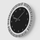 Klavier befestigt Schwarzweiss Große Wanduhr (Winkel)