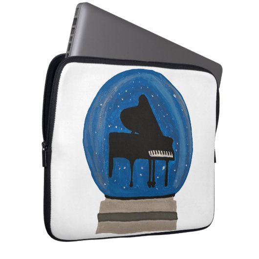 Klavier in einem Schneeglobe Laptopschutzhülle (Vorne Rechts)