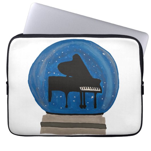 Klavier in einem Schneeglobe Laptopschutzhülle (Vorderseite)