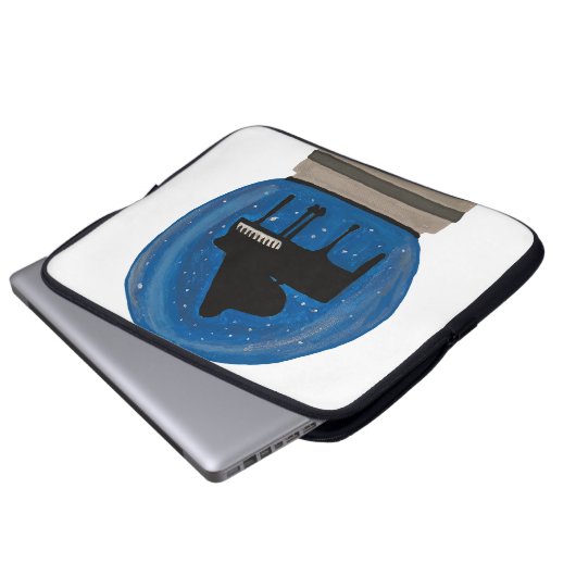 Klavier in einem Schneeglobe Laptopschutzhülle (Vorne Knopf)