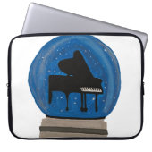 Klavier in einem Schneeglobe Laptopschutzhülle (Vorderseite)