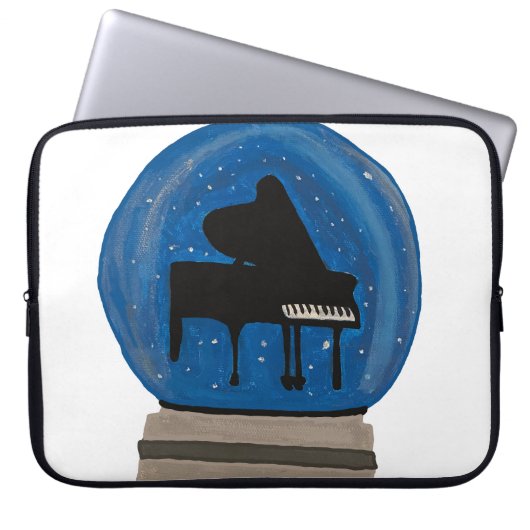 Klavier in einem Schneeglobe Laptopschutzhülle (Vorderseite)