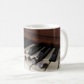Klavier und Schokoladensplitter (11oz) Kaffeetasse (VorderseiteRechts)