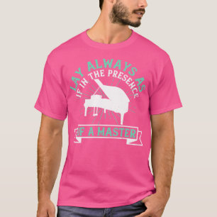 Klavier, wenn in Gegenwart eines Kapitäns T-Shirt