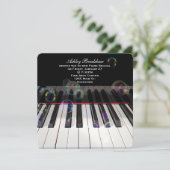 Klaviertastatur mit Blasen für Erwägung Einladung (Stehend Vorderseite)