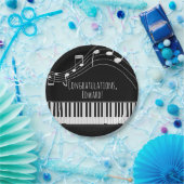 Klaviertastatur und musikalische Bemerkungen Pappteller (Party)