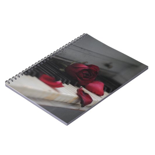 Klaviertasten mit Rote Rose Notizblock (Linke Seite)