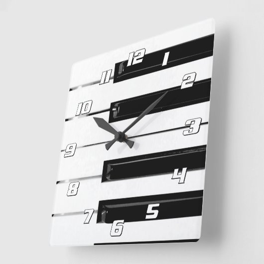 Klaviertasten mit Zahlen Quadratische Wanduhr (Winkel)