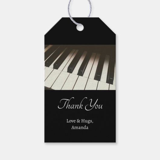Klaviertasten - Stilvolles Schwarz-Weiß-Foto Geschenkanhänger (Vorderseite)