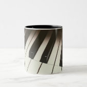 Klaviertasten - Stilvolles Schwarz-Weiß-Foto Zweifarbige Tasse (Mittel)