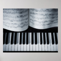 Klaviertasten und Musikbuch