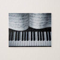 Klaviertasten und Musikbuch