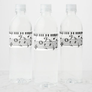 Klaviertasten und Musiknoten Wasserflaschenetikett