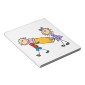 Klebe Kinder mit Bleistift Notizblock (angewinkelt)
