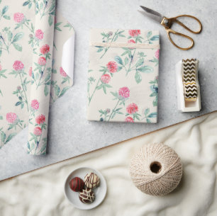 Klee, Kleeblatt auf Beige. Geschenkpapier