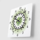 Klee und Reben Grün, Schwarz und Weiß Irisch Quadratische Wanduhr (Winkel)