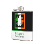 Kleeblatt an den irischen Flaggen Personalisiert Flachmann (Links)