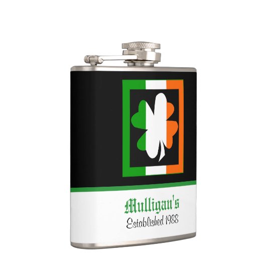 Kleeblatt an den irischen Flaggen Personalisiert Flachmann (Rechts)