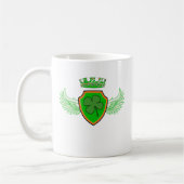 Kleeblatt auf Schild mit Flügeln und Krone Kaffeetasse (Links)
