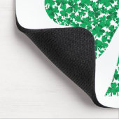 Kleeblatt aus kleinen Kleeblättern Mousepad (Ecke)