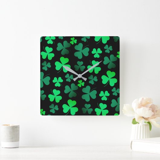 Kleeblatt Clover Moderne Trendfarben und Grün Quadratische Wanduhr (Zuhause)
