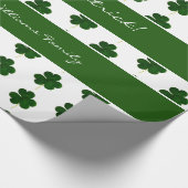 Kleeblatt Clover Muster Custom Text St. Patrick Geschenkpapier (Ecke)
