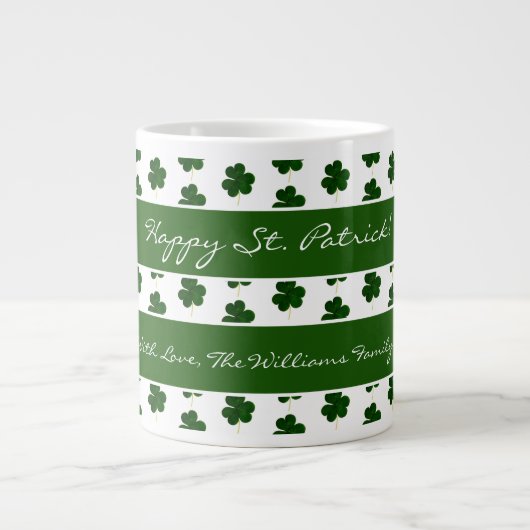 Kleeblatt Clover Muster Custom Text St. Patrick Jumbo-Tasse (Vorderseite)