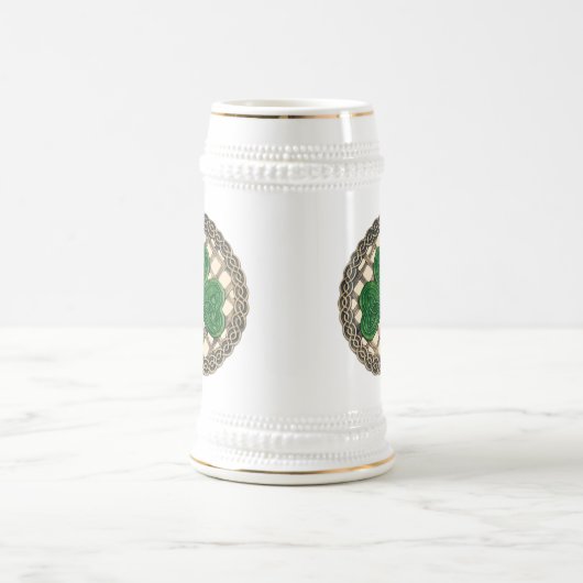Kleeblatt, Gitter und keltische Knochen auf beige Bierglas (Mittel)