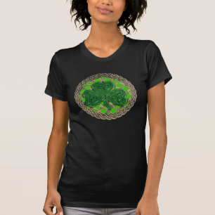 Kleeblatt, Gitter und keltische Knochen auf grünem T-Shirt
