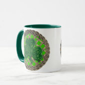 Kleeblatt, Gitter und keltische Knochen auf grüner Tasse (Vorderseite Links)