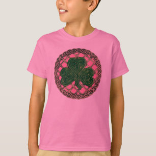Kleeblatt-Gitter und keltische Knoten auf rosa T-Shirt