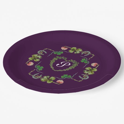KLEEBLATT HERZ, BLUME, GRÜNES BLUMENMONOGRAMM Lila Pappteller (Schrägansicht)