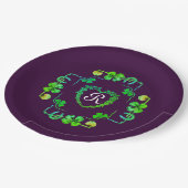 KLEEBLATT HERZ, BLUME, GRÜNES BLUMENMONOGRAMM Lila Pappteller (Schrägansicht)