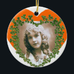 KLEEBLATT-HERZFOTOVORLAGE VON SAINT PATRICK KERAMIK ORNAMENT<br><div class="desc">Elegantes Blumendesign mit einem hellen 3D-Gem-Stein.</div>