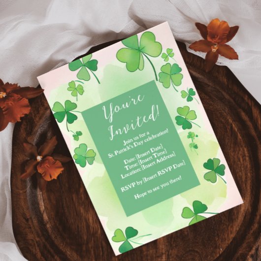 Kleeblatt Hintergrund St. Patrick's Day Einladung