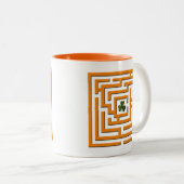 Kleeblatt in der orange Labyrinth-Herausforderung Zweifarbige Tasse (VorderseiteRechts)