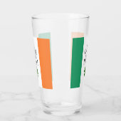 Kleeblatt isst trinken und irische Flagge führen Glas (Links)