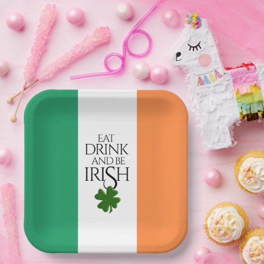 Kleeblatt isst trinken und irische Flagge führen Pappteller (Party)