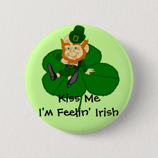 Kleeblatt Leprechaun - Kiss Me I'm Feelin Irish Bu Button (Vorderseite)