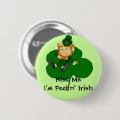 Kleeblatt Leprechaun - Kiss Me I'm Feelin Irish Bu Button (Vorne & Hinten)