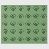 Kleeblatt mit individuellem Text auf grünem Hinter Geschenkpapier (Flach)