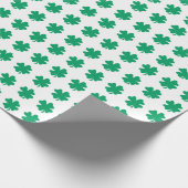 Kleeblatt Muster Green St Patrick's Day 2023 Geschenkpapier (Ecke)