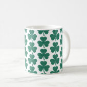 Kleeblatt-Muster-Karo Klassisches Grün Kaffeetasse (VorderseiteRechts)
