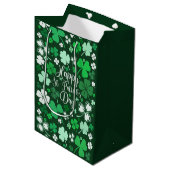 Kleeblatt St. Patrick's Day Mittlere Geschenktüte (Vorderseite Schrägansicht)