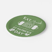 Kleeblatt und Bier Irish St Patrick's Day Pappteller (Schrägansicht)