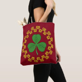 Kleeblatt und Knüpfarbeit in Rot Tasche (Von Nahem)