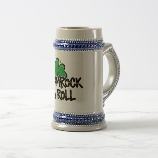 Kleeblatt und Roll St. Patrick's Day Bierglas (VorderseiteRechts)