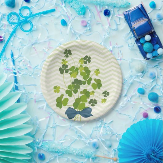 Kleeblattblumenstrauß, St Patrick Tag Pappteller (Party)