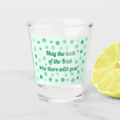 Kleeblätter 4-blättrige Klee auf hellgrün Schnapsglas (Vorderseite)